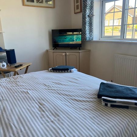 Double Room At The Bungalow With Shared Shower Room Kettering Exterior photo